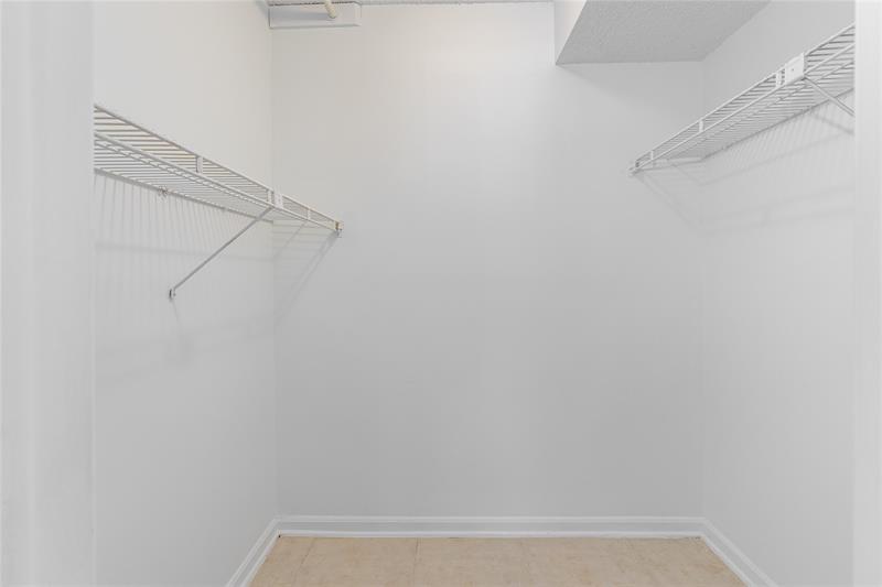 Image 16 of 82 For 8960 Hollybrook Blvd  103