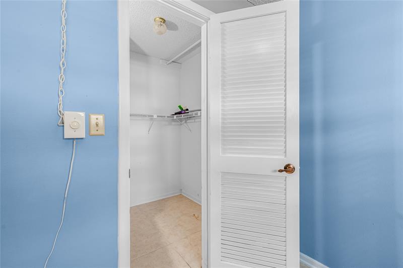 Image 17 of 82 For 8960 Hollybrook Blvd  103