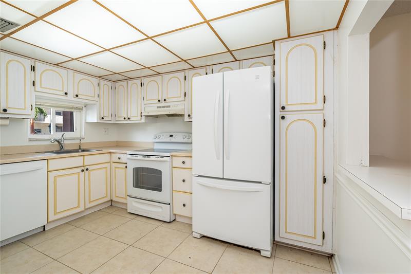Image 2 of 82 For 8960 Hollybrook Blvd  103