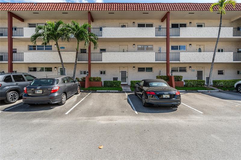 Image 22 of 82 For 8960 Hollybrook Blvd  103