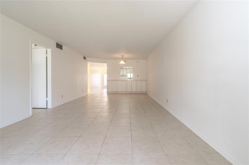 Image 3 of 82 For 8960 Hollybrook Blvd  103