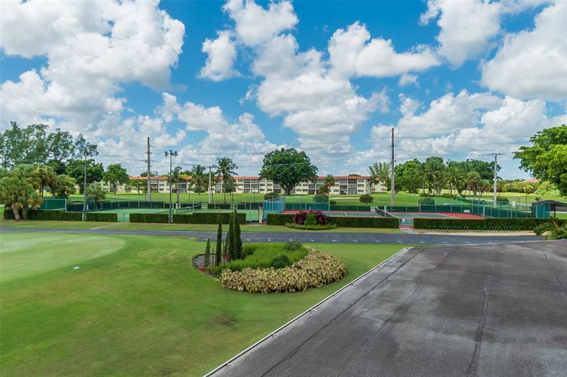 Image 42 of 82 For 8960 Hollybrook Blvd  103