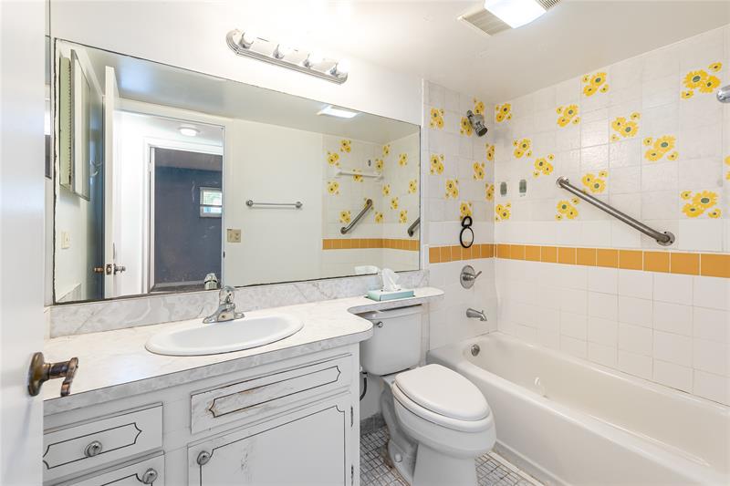 Image 7 of 82 For 8960 Hollybrook Blvd  103