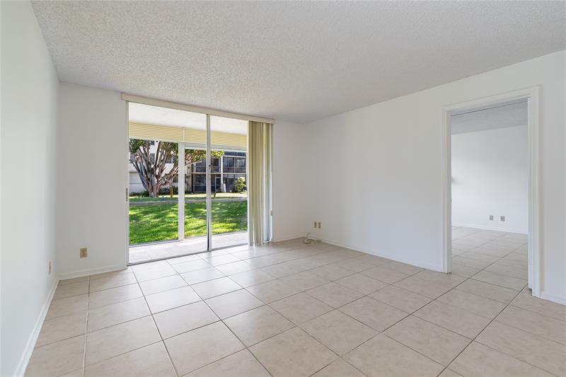 Image 8 of 82 For 8960 Hollybrook Blvd  103