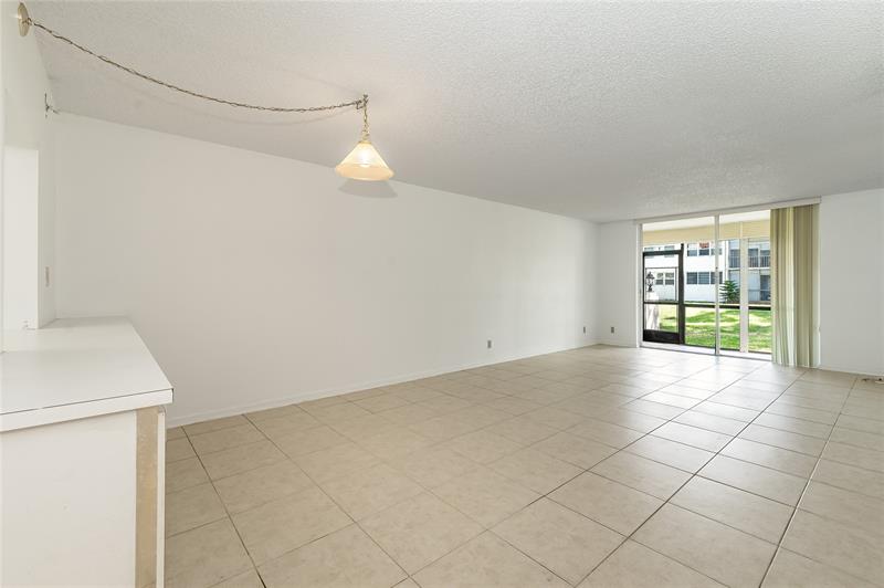 Image 9 of 82 For 8960 Hollybrook Blvd  103