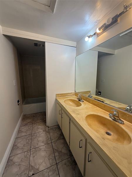 Image 10 of 14 For 4216 Inverrary Blvd  91 B