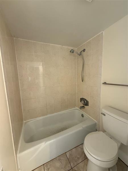 Image 11 of 14 For 4216 Inverrary Blvd  91 B