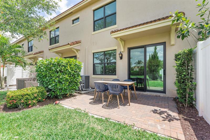 Image 30 of 53 For 10219 Akenside Drive  10219