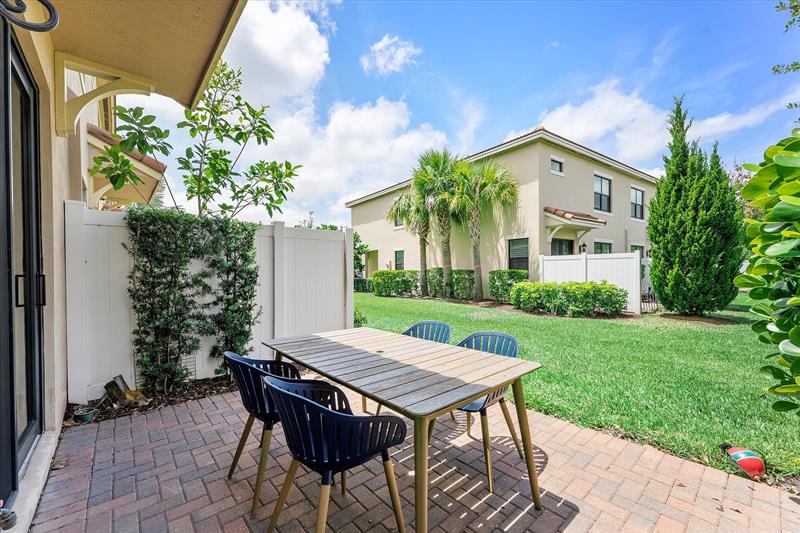 Image 31 of 53 For 10219 Akenside Drive  10219