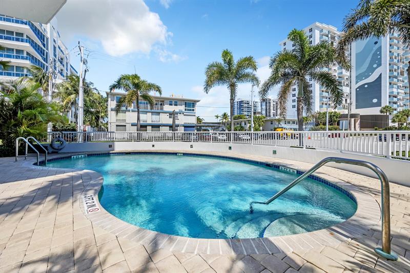 Image 20 of 22 For 720 Bayshore Dr  304