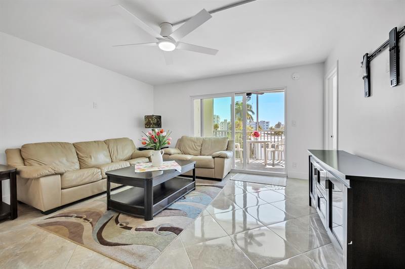 Image 4 of 22 For 720 Bayshore Dr  304