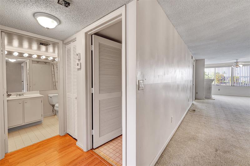 Image 10 of 26 For 9633 Belfort Cir  110