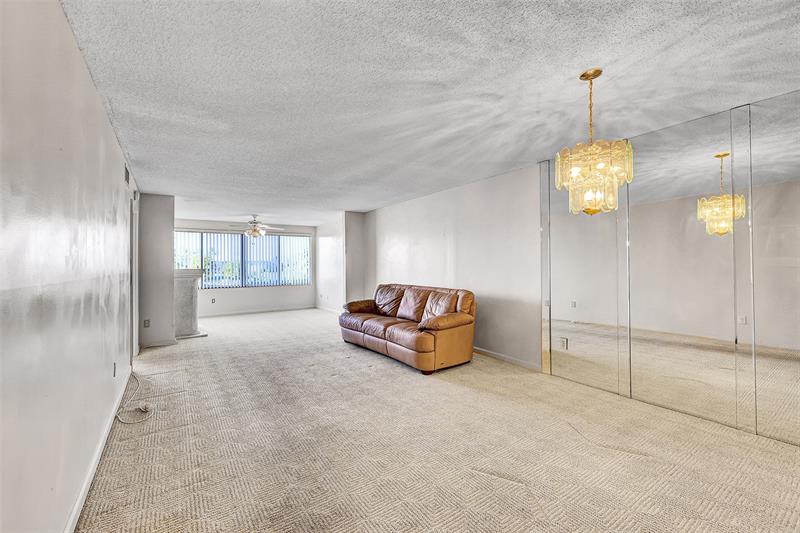 Image 16 of 26 For 9633 Belfort Cir  110