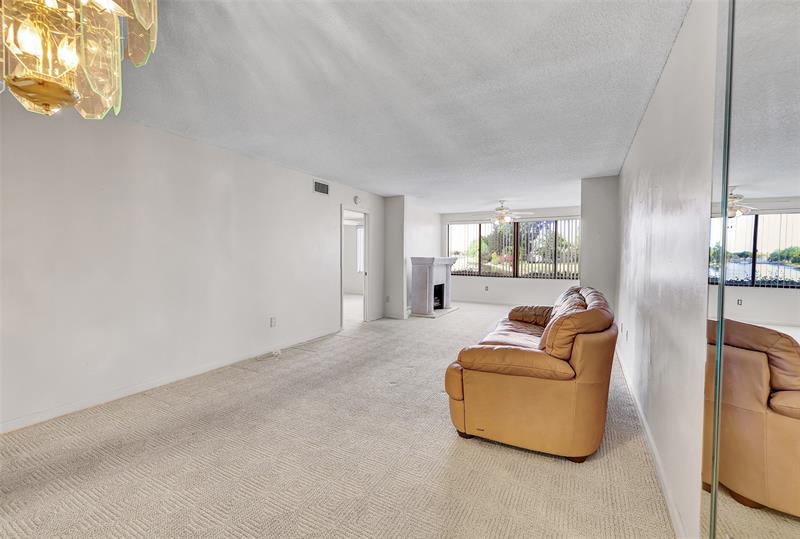 Image 17 of 26 For 9633 Belfort Cir  110