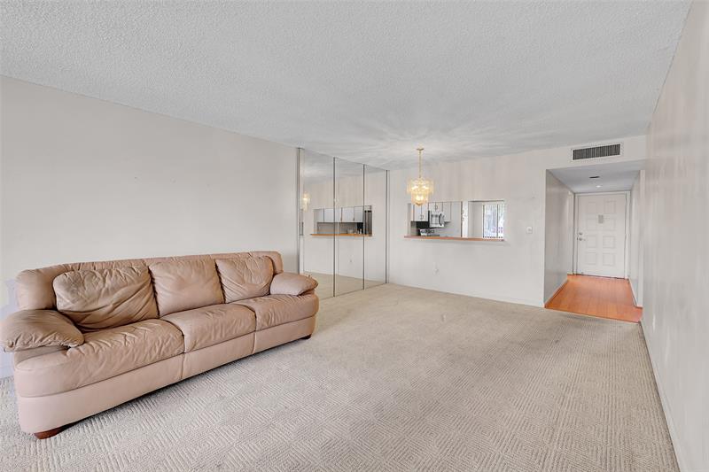 Image 18 of 26 For 9633 Belfort Cir  110