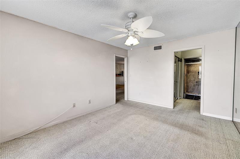 Image 21 of 26 For 9633 Belfort Cir  110