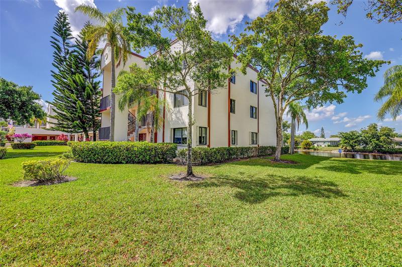 Image 24 of 26 For 9633 Belfort Cir  110