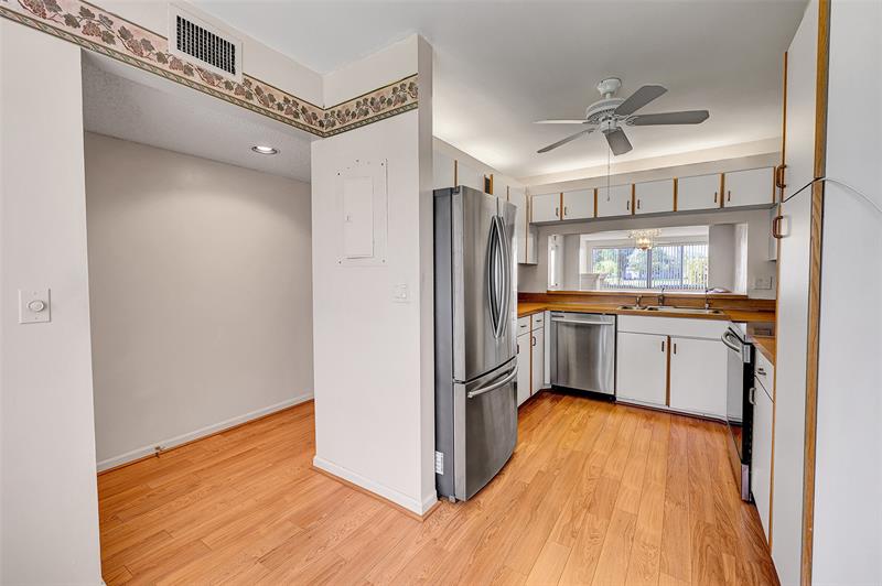 Image 7 of 26 For 9633 Belfort Cir  110