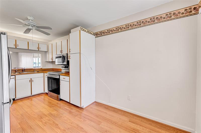 Image 8 of 26 For 9633 Belfort Cir  110