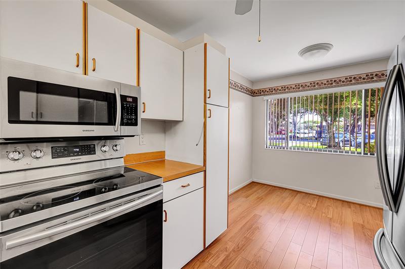 Image 9 of 26 For 9633 Belfort Cir  110