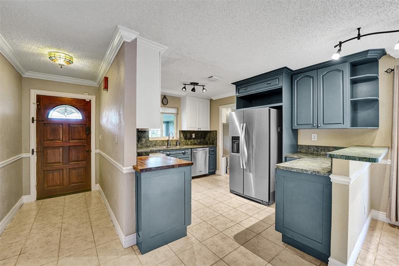 Image 14 of 34 For 461 36th St  