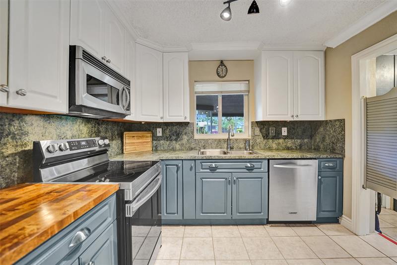 Image 15 of 34 For 461 36th St  