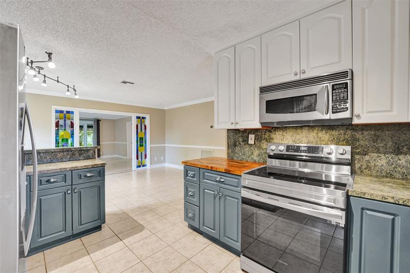 Image 16 of 34 For 461 36th St  