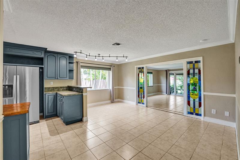 Image 17 of 34 For 461 36th St  