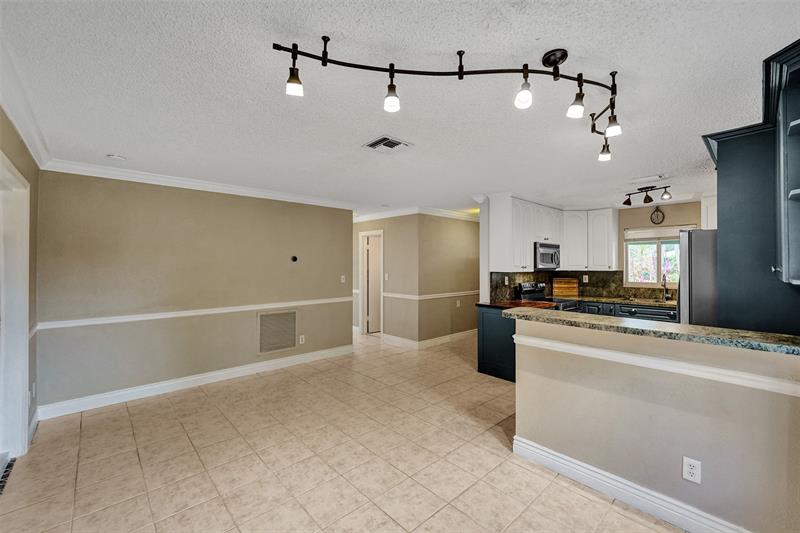 Image 18 of 34 For 461 36th St  