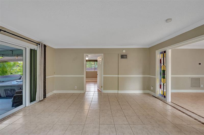Image 21 of 34 For 461 36th St  