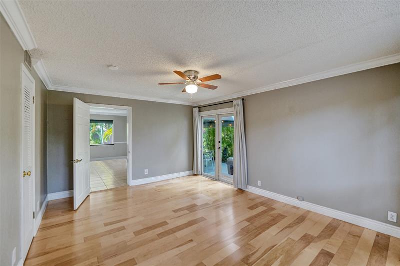 Image 22 of 34 For 461 36th St  
