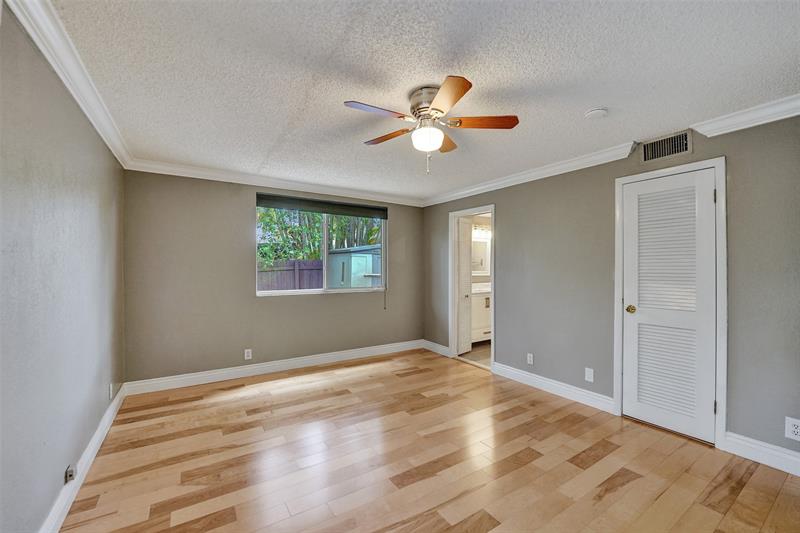 Image 23 of 34 For 461 36th St  