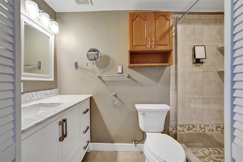 Image 24 of 34 For 461 36th St  