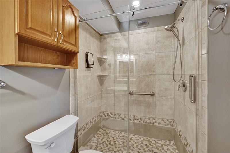Image 25 of 34 For 461 36th St  