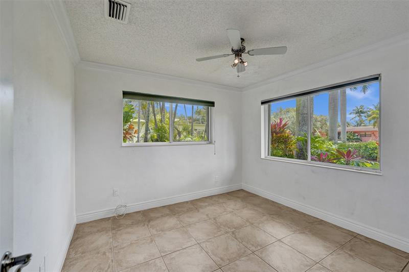 Image 26 of 34 For 461 36th St  
