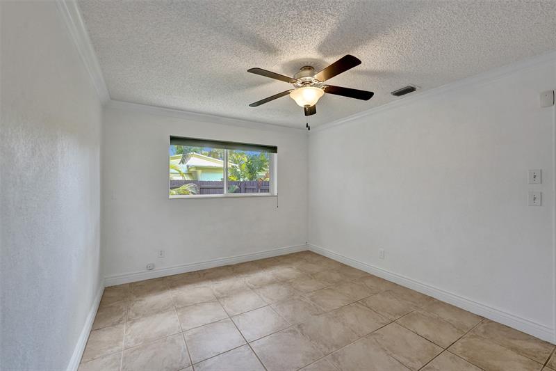 Image 28 of 34 For 461 36th St  