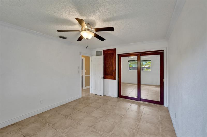 Image 29 of 34 For 461 36th St  