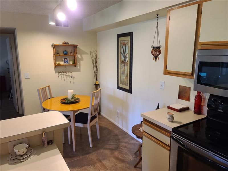 Image 8 of 30 For 9999 Summerbreeze Dr  417