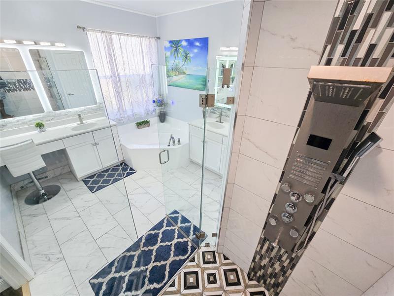Image 21 of 47 For 6600 56th Dr