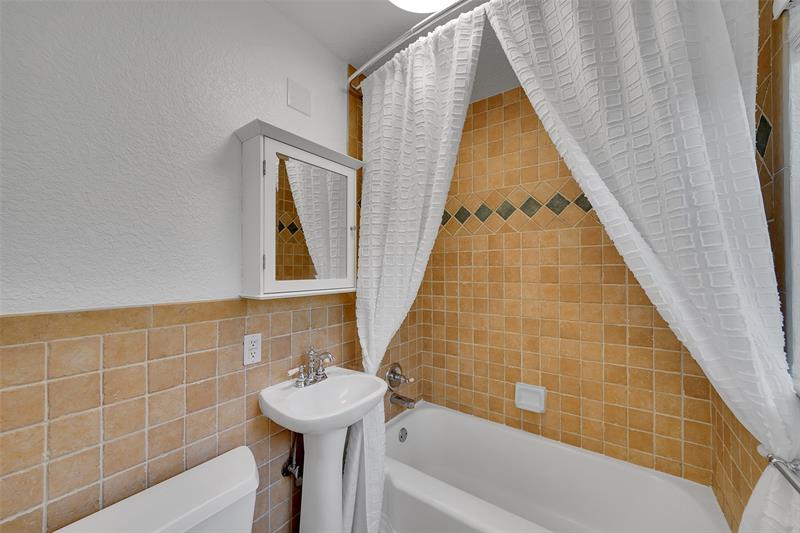 Image 43 of 65 For 1800 28th St