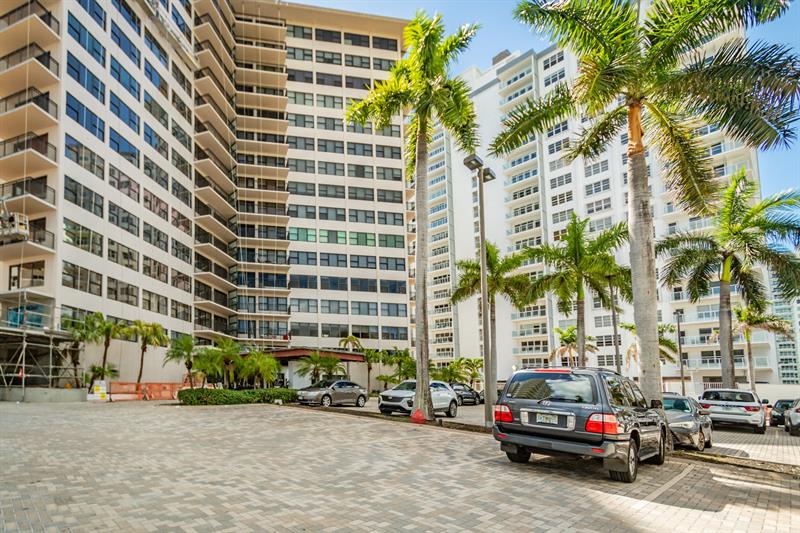 Image 3 of 25 For 3800 Galt Ocean Dr  310