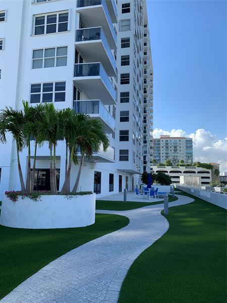 Image 18 of 40 For 3015 Ocean Blvd  15a