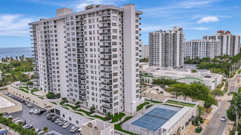 Image 36 of 40 For 3015 Ocean Blvd  15a
