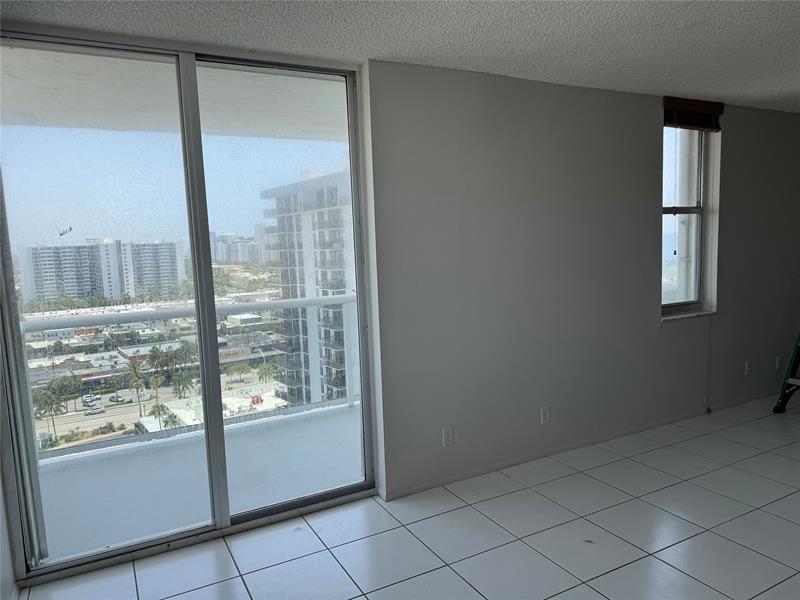Image 4 of 40 For 3015 Ocean Blvd  15a