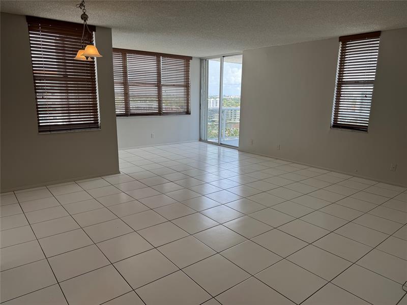 Image 5 of 40 For 3015 Ocean Blvd  15a