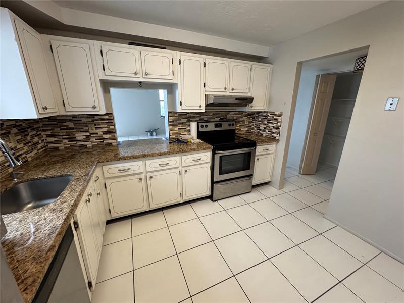 Image 7 of 40 For 3015 Ocean Blvd  15a