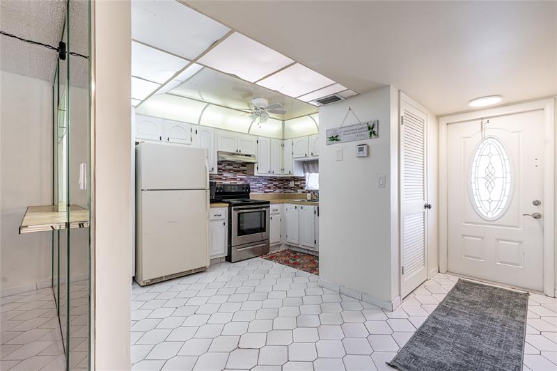 Image 13 of 48 For 361 Hollybrook Dr  102