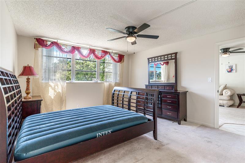 Image 5 of 48 For 361 Hollybrook Dr  102
