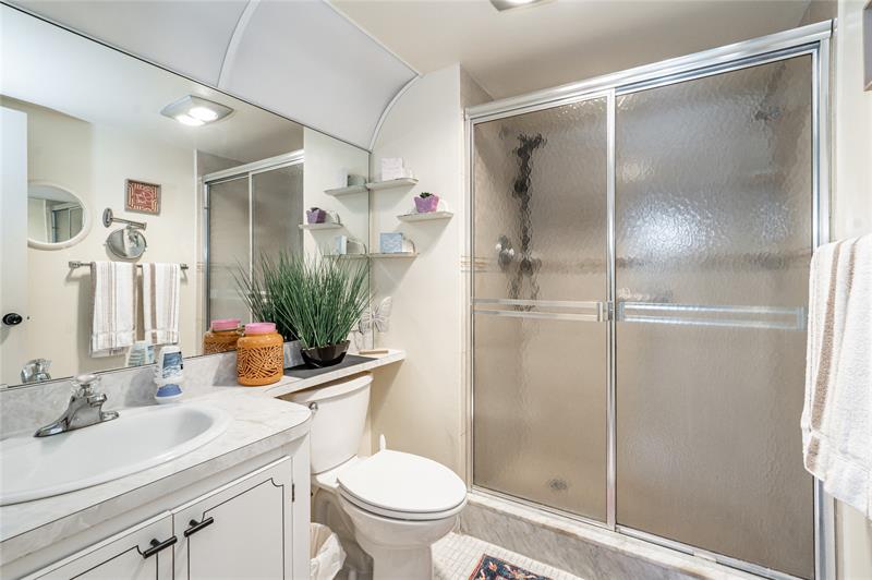Image 6 of 48 For 361 Hollybrook Dr  102