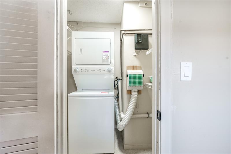Image 8 of 48 For 361 Hollybrook Dr  102
